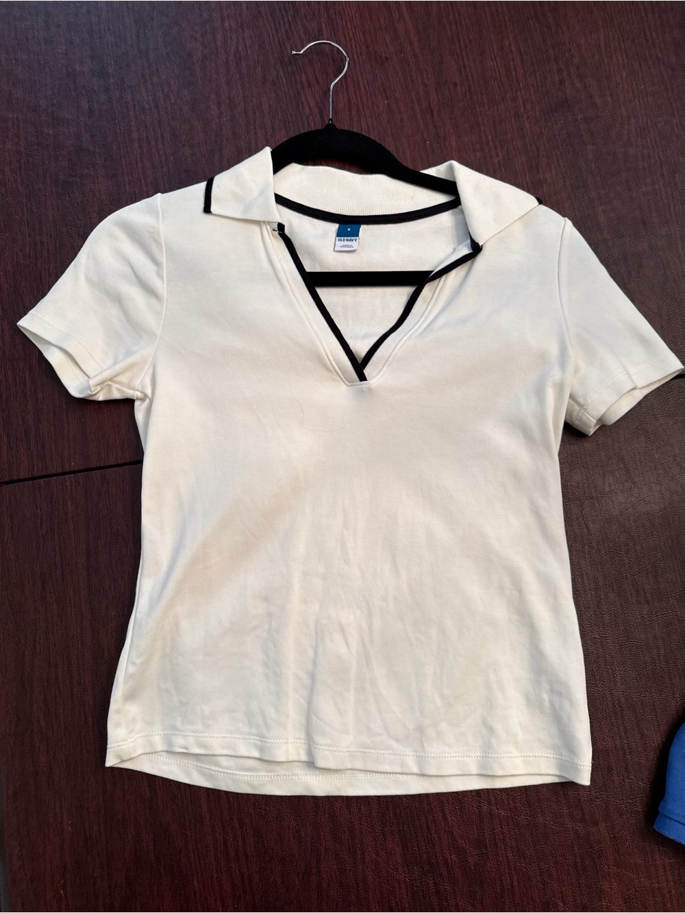 Old Navy Cream Short Sleeve V-Neck Polo Top with Black Trim